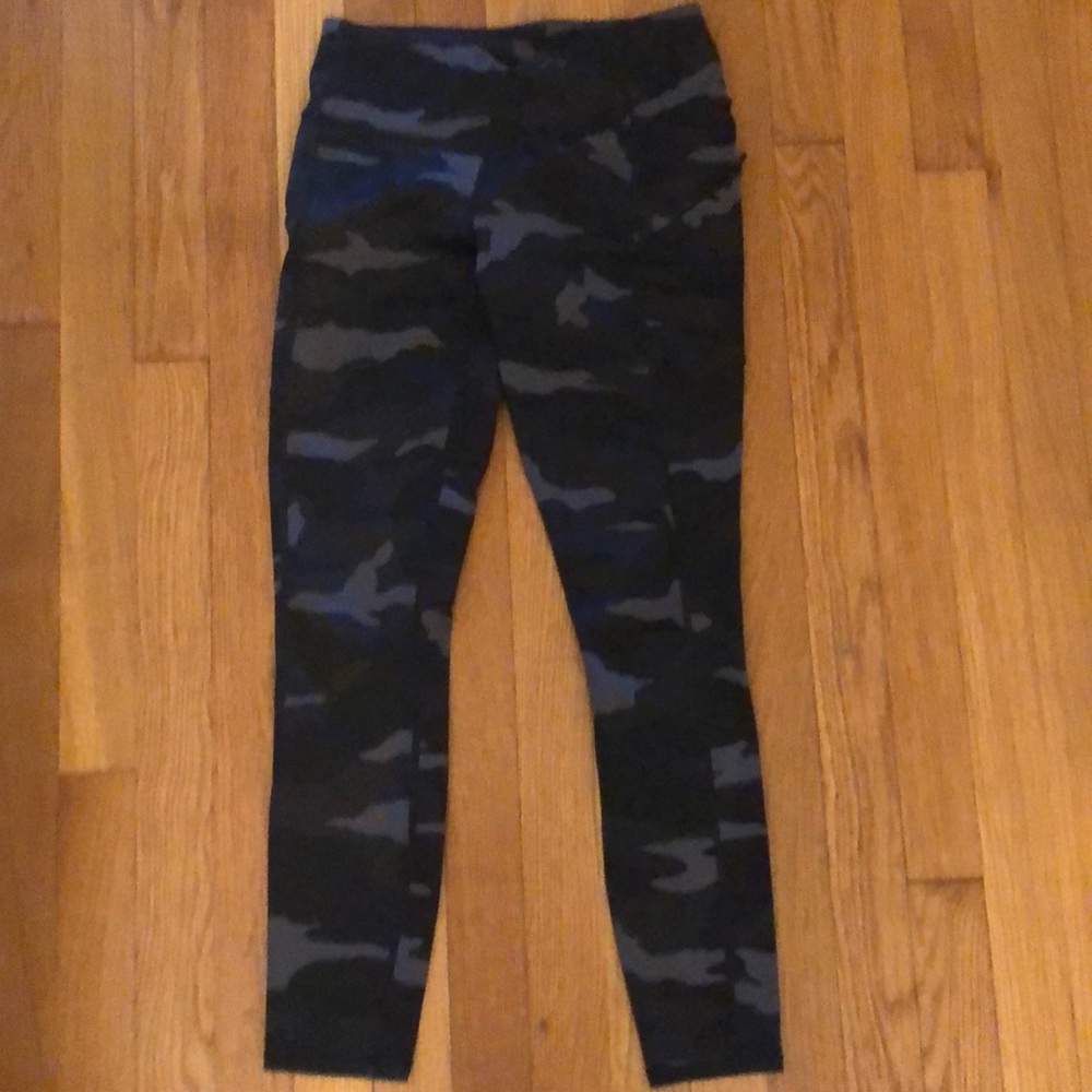 Camo Athleta leggings 💚🖤